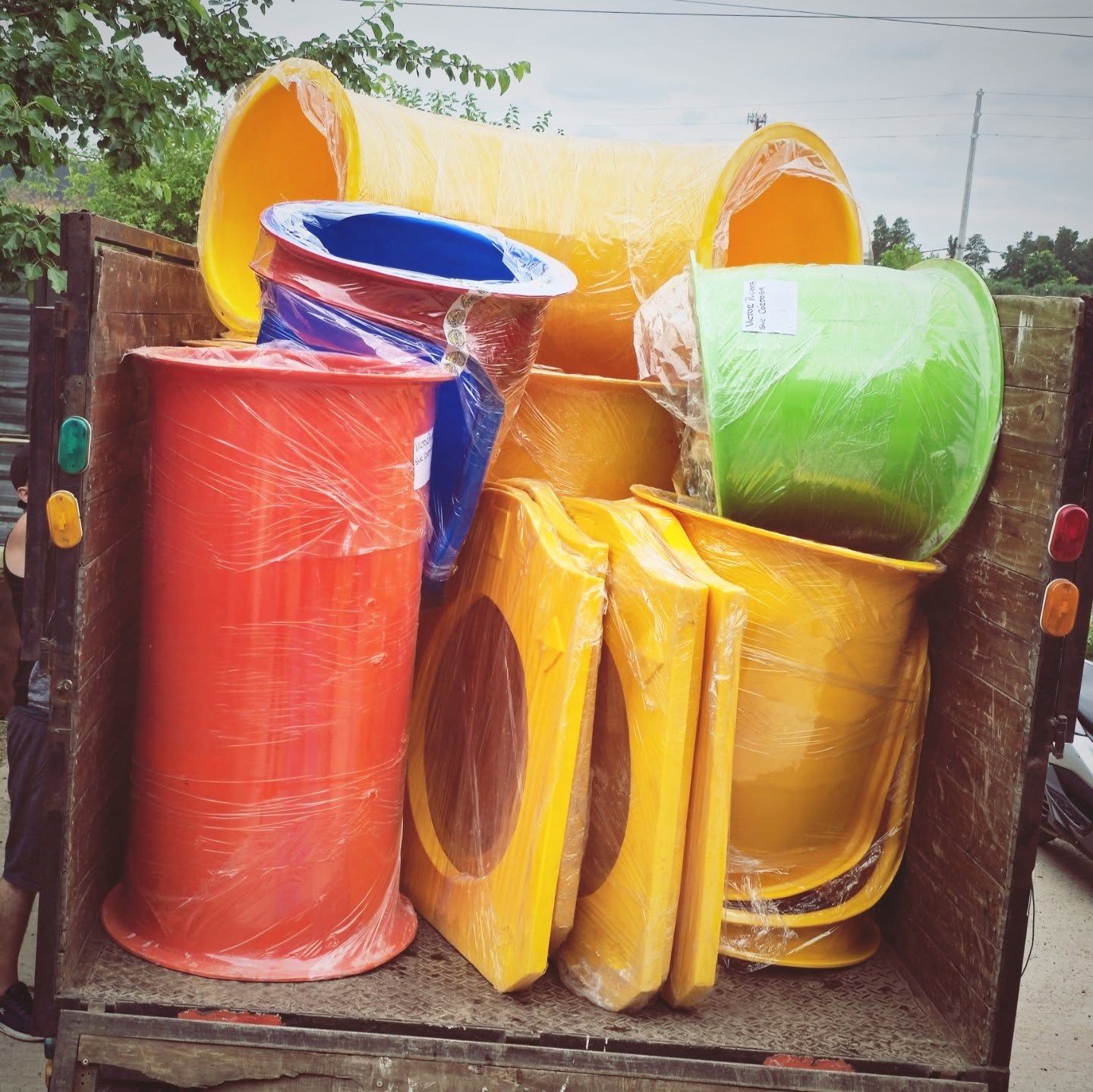 Somos fabricantes de piezas plásticas para toboganes y juegos de plaza