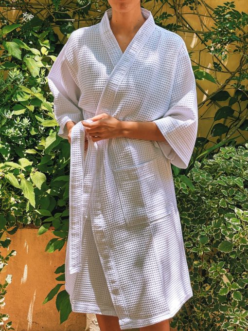 Batas de toalla para hotelería: la calidad y el confort lo encontrás en Carlos Habelrih SRL