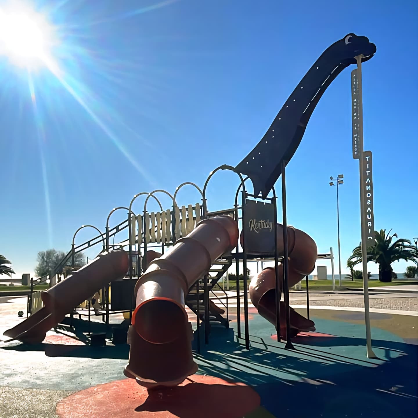 Innovación, diversión y compromiso argentino en la fabricación de juegos para espacios públicos