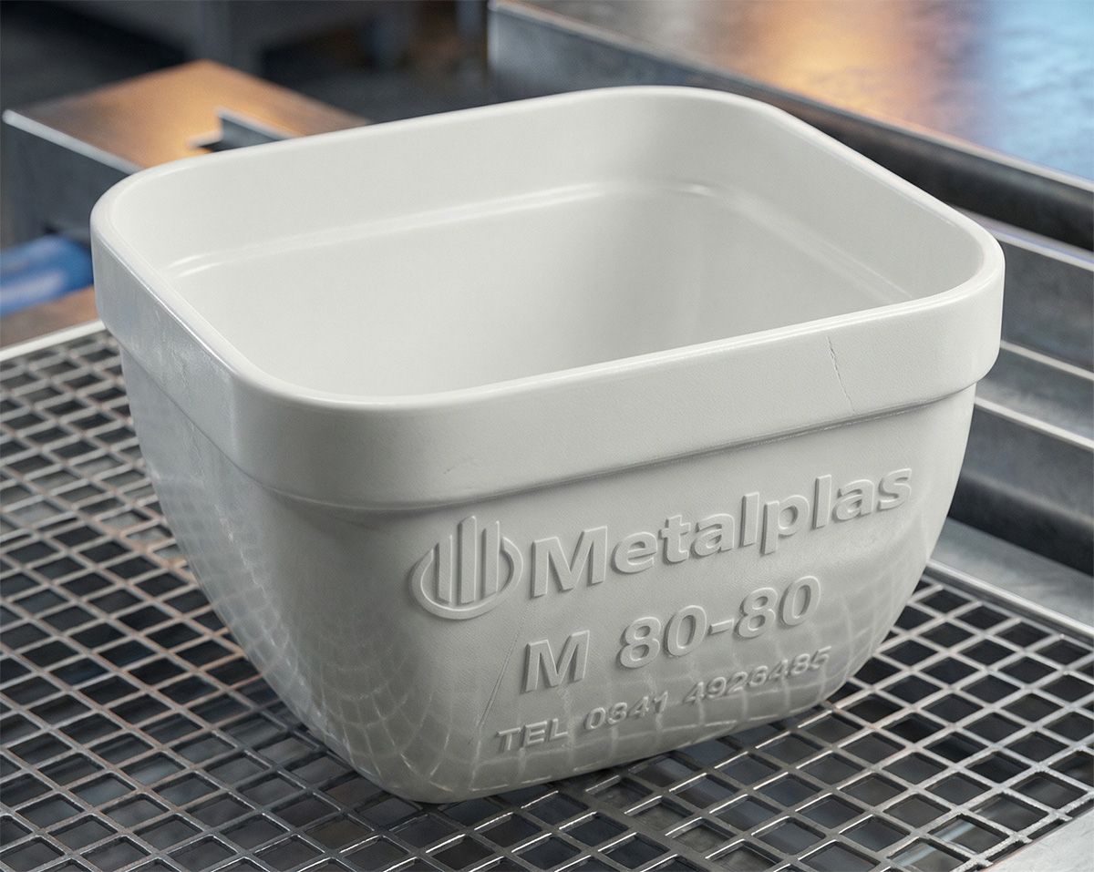 Nuestros cangilones plásticos inyectados son extra reforzados.