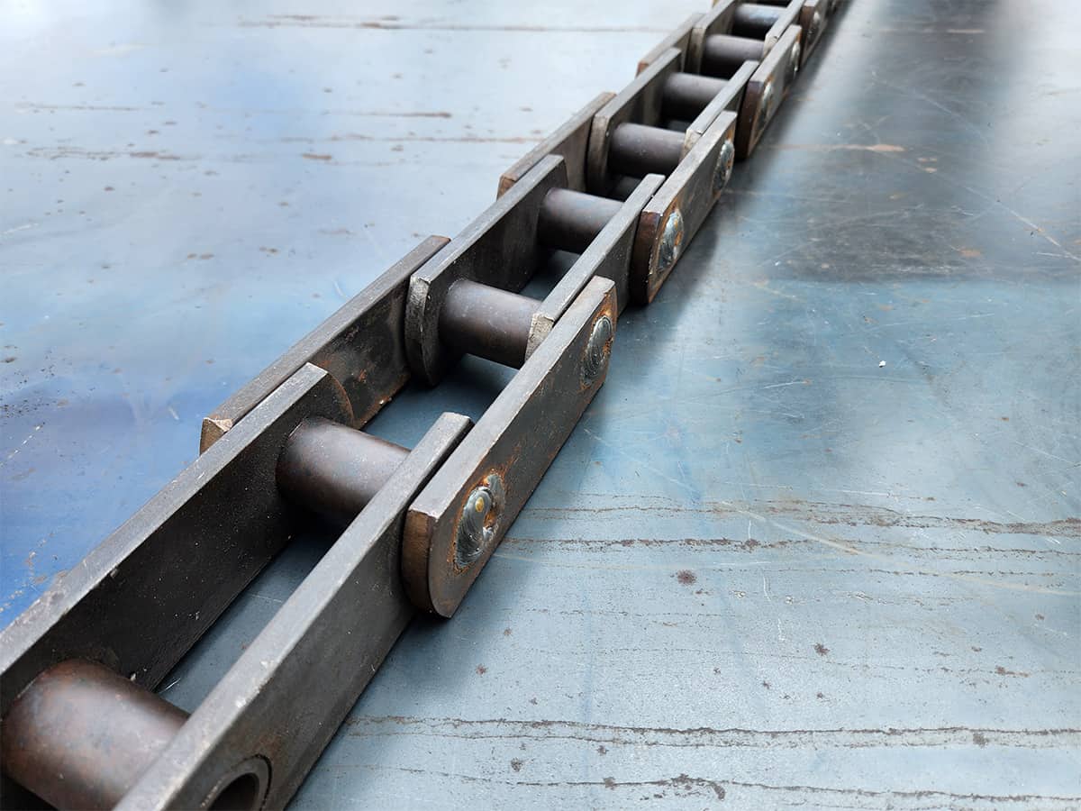 Más resistencia, menos paradas: la cadena transportadora de troncos que optimiza la industria maderera