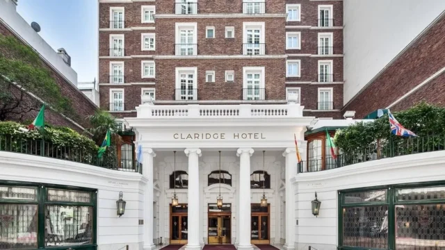 Claridge: el hotel porteño que convirtió una cuadra en patrimonio cultural. Fotografía editorial relacionada con hotel Claridge porteño. publicada en Diseño Web Rosario