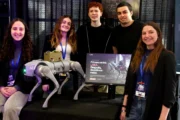 Estudiantes argentinos crean perro robot que asiste a bomberos y rescatistas. Fotografía editorial relacionada con perro robot de rescate. publicada en Diseño Web Rosario