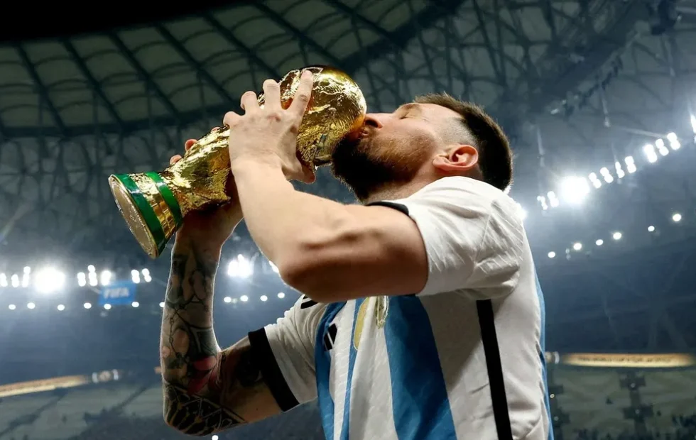 Messi irá a su sexta Copa del Mundo y renueva la ilusión de los argentinos. Fotografía editorial relacionada con Messi sexta Copa del Mundo. publicada en Diseño Web Rosario