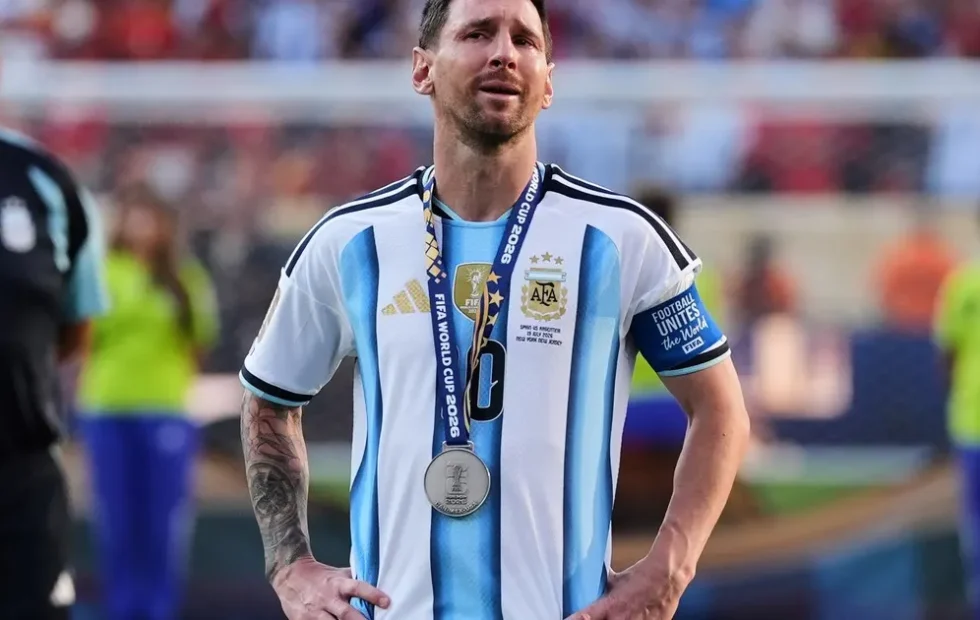 Messi y las lágrimas que conmovieron al fútbol argentino. Fotografía editorial relacionada con Messi lágrimas conmovieron fútbol argentino. publicada en Diseño Web Rosario