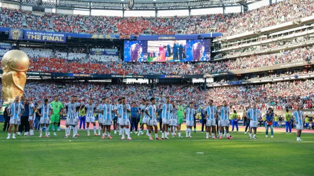 Messi y Scaloni tras el Mundial 2026: el desafío de una nueva etapa en la Selección. Fotografía editorial relacionada con Messi Scaloni tras Mundial. publicada en Diseño Web Rosari