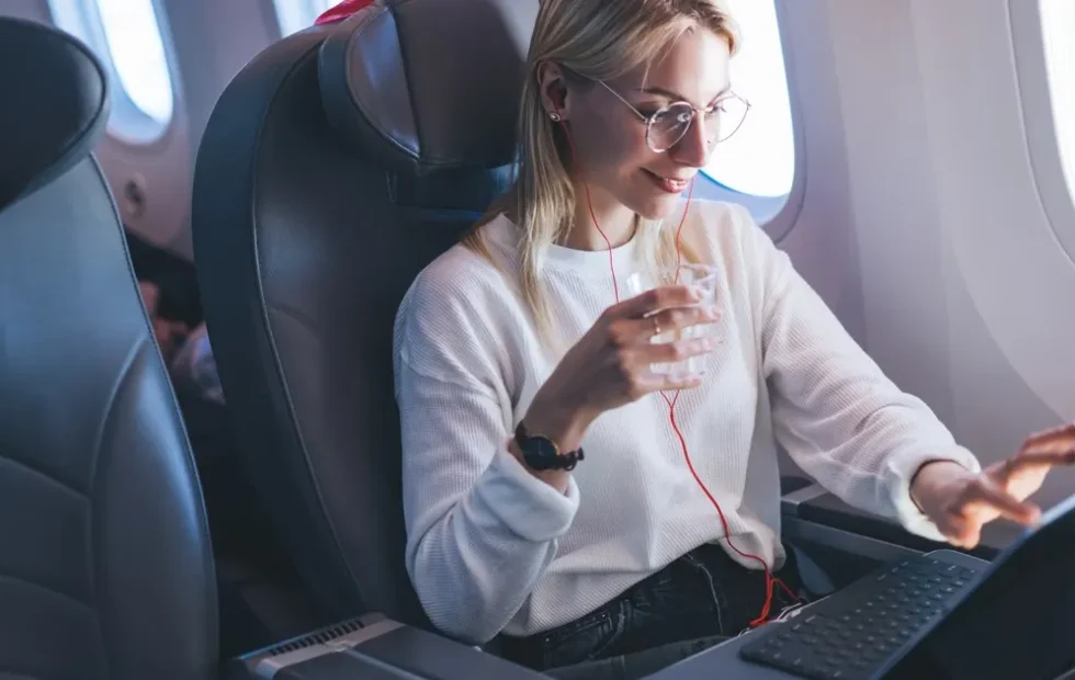 Starlink lleva el wifi de alta velocidad a los cielos y transforma los vuelos. Fotografía editorial relacionada con wifi de alta velocidad en vuelos. publicada en Diseño Web Rosari