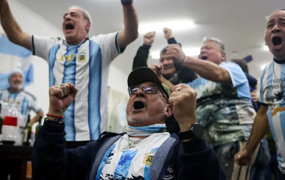 Veteranos de Malvinas celebraron la garra argentina: fútbol, memoria y orgullo. Fotografía editorial relacionada con veteranos de Malvinas en Quilmes. publicada en Diseño Web Rosar