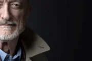 Arturo Pérez-Reverte y el valor de la memoria para contar la guerra. Fotografía editorial relacionada con memoria de guerra de Arturo Pérez-Reverte. publicada en Diseño Web Rosario