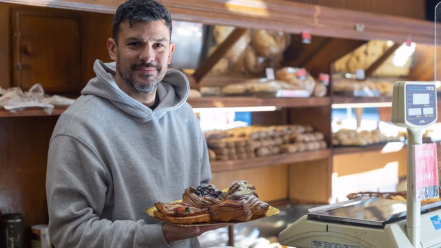 De campeón con Boca a dueño de una panadería: el nuevo oficio de Ormazábal. Fotografía editorial relacionada con campeón con Boca panadería. publicada en Diseño Web Rosario