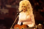 Muerte de Dolly Parton: homenajes y dudas sobre una noticia viral. Imagen destacada sobre muerte de Dolly Parton. publicada en Diseño Web Rosario