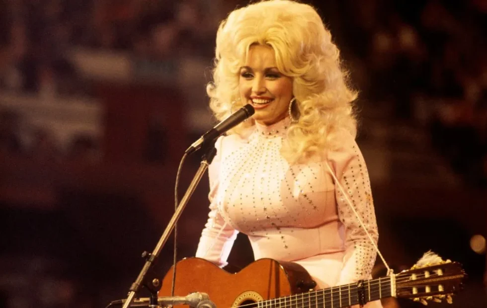 Muerte de Dolly Parton: homenajes y dudas sobre una noticia viral. Imagen destacada sobre muerte de Dolly Parton. publicada en Diseño Web Rosario