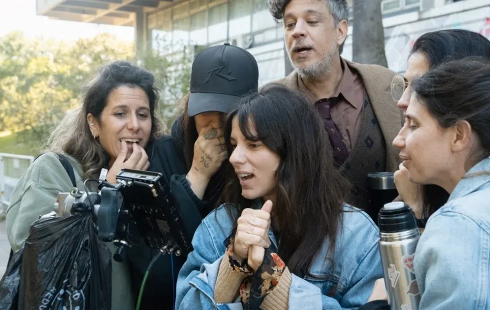 Series verticales: el formato móvil que gana terreno frente a Netflix. Imagen destacada sobre series verticales. publicada en Diseño Web Rosario