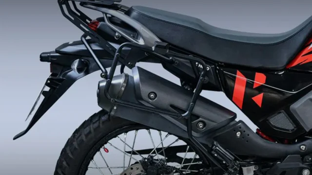 Baúles laterales en moto: cómo verificar soportes y compatibilidad. Imagen destacada sobre baúles laterales en moto. publicada en Diseño Web Rosario