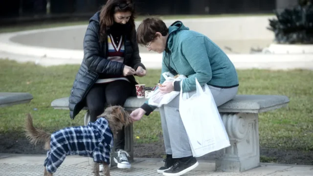 Cómo adaptar sitios web y negocios digitales al frío y la lluvia en Rosario. Fotografía editorial relacionada con diseño web en Rosario. publicada en Diseño Web Rosario