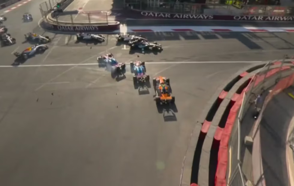 Franco Colapinto chocó a Pierre Gasly en Bakú y abandonaron la carrera. Fotografía editorial relacionada con choque de Franco Colapinto. publicada en Diseño Web Rosario