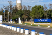 Bunge cerró su planta de fertilizantes en Campana y afecta a 250 trabajadores. Fotografía editorial relacionada con planta de fertilizantes de Campana. publicada en Diseño Web Rosa