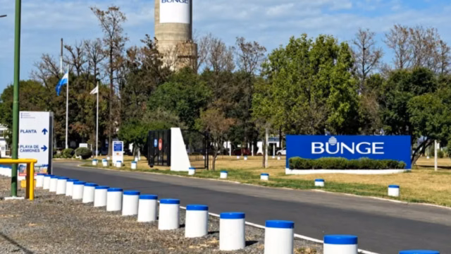 Bunge cerró su planta de fertilizantes en Campana y afecta a 250 trabajadores. Fotografía editorial relacionada con planta de fertilizantes de Campana. publicada en Diseño Web Rosa