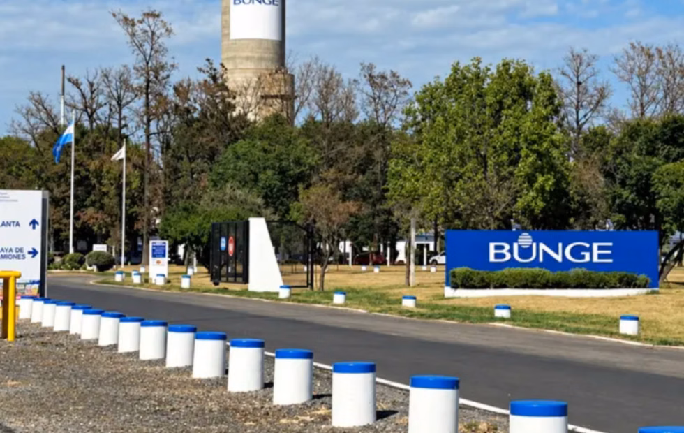Bunge cerró su planta de fertilizantes en Campana y afecta a 250 trabajadores. Fotografía editorial relacionada con planta de fertilizantes de Campana. publicada en Diseño Web Rosa