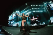 Cazzu convirtió su primer estadio en Jujuy en una experiencia de marca. Fotografía editorial relacionada con experiencia de marca cultural. publicada en Diseño Web Rosario