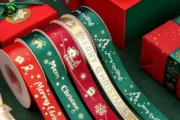 Cintas navideñas: ideas para decorar regalos, vidrieras y proyectos artesanales. Imagen destacada sobre cintas navideñas. publicada en Diseño Web Rosario