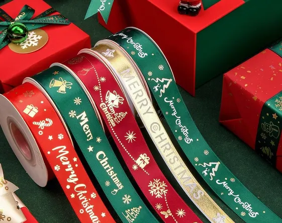 Cintas navideñas: ideas para decorar regalos, vidrieras y proyectos artesanales. Imagen destacada sobre cintas navideñas. publicada en Diseño Web Rosario