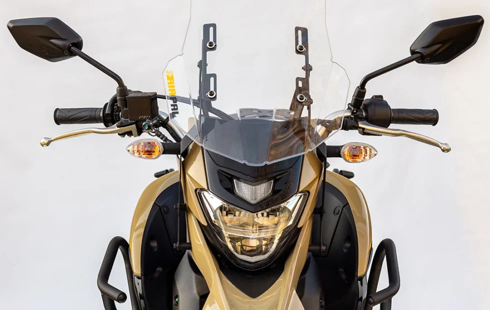 Cómo revisar la compatibilidad del parabrisas AIRPAL con la XTZ 250 ABS. Fotografía editorial relacionada con compatibilidad parabrisas XTZ 250. publicada en Diseño Web Rosario