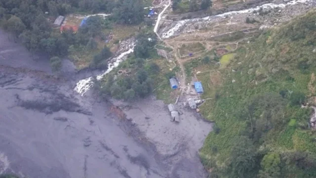 Nepal refuerza las alertas tempranas tras una crecida que dejó cinco desaparecidos. Fotografía editorial relacionada con alertas tempranas ante inundaciones. publicada en Diseño We