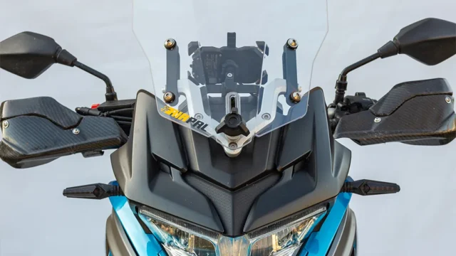 Parabrisas AIRPAL para Voge DS650: qué revisar antes de instalarlo. Fotografía editorial relacionada con parabrisas AIRPAL Voge DS650. publicada en Diseño Web Rosario