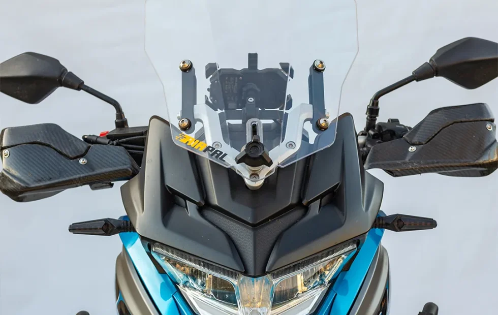 Parabrisas AIRPAL para Voge DS650: qué revisar antes de instalarlo. Fotografía editorial relacionada con parabrisas AIRPAL Voge DS650. publicada en Diseño Web Rosario